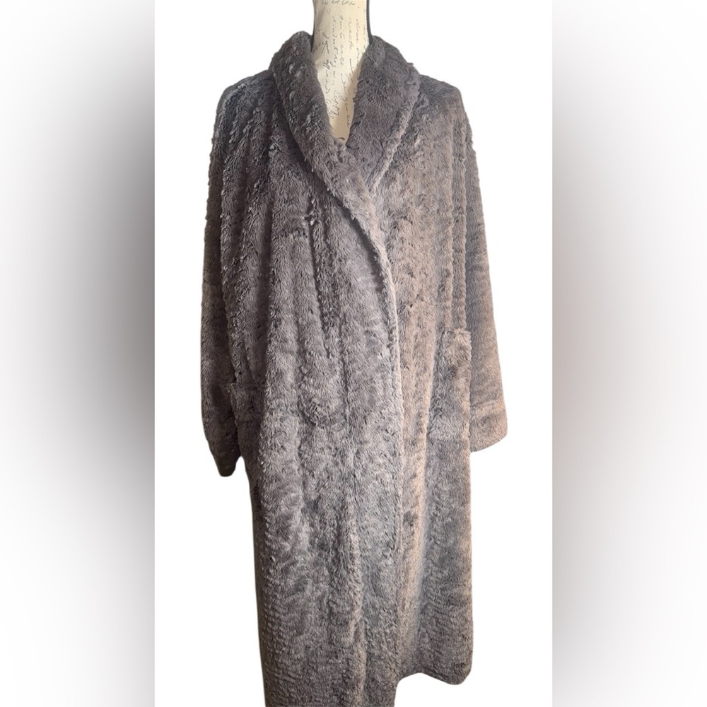 Soma Robe - Picture 2 of 7